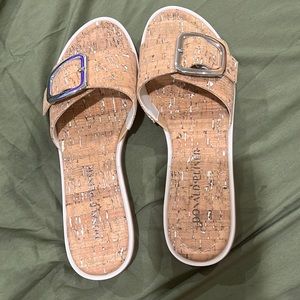 These shoes are made of cork and has a buckle very comfortable